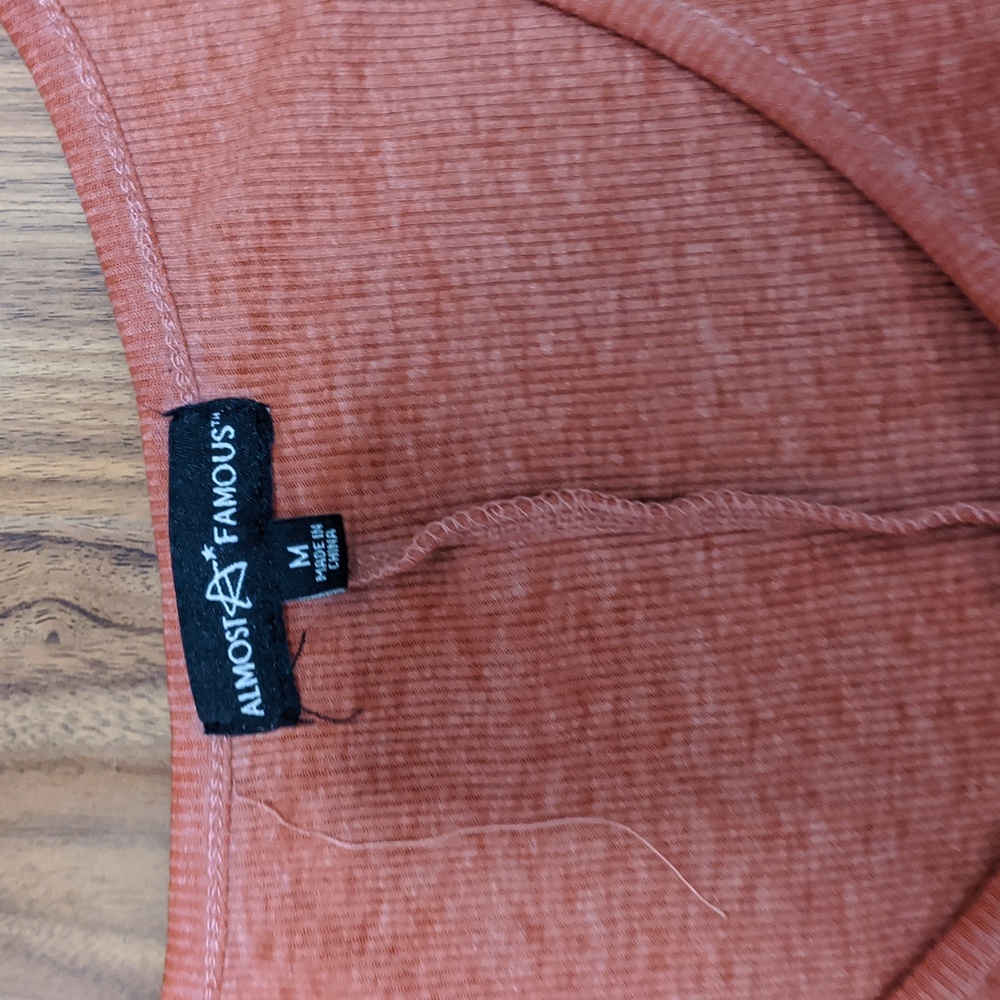 Adorable rust colored top - Picture 2 of 3